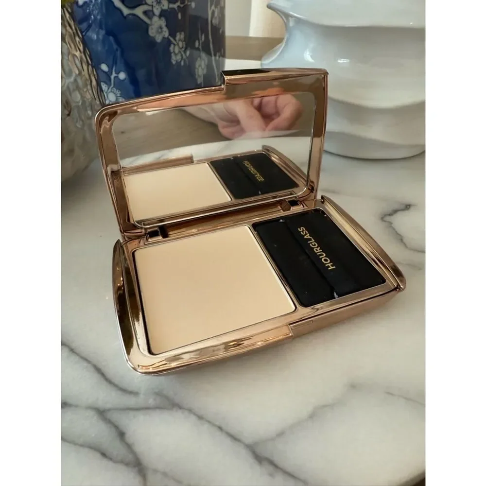 Hourglass Vanish Airbrush Pressed Powder